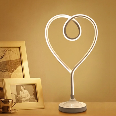 Heart Task Lighting Contemporary Acrylic LED Nightstand Lamp in White/Gold for Living Room