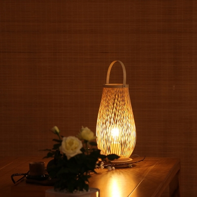1 Head Living Room Desk Lamp Japanese Beige Task Lighting with Lantern Bamboo Shade