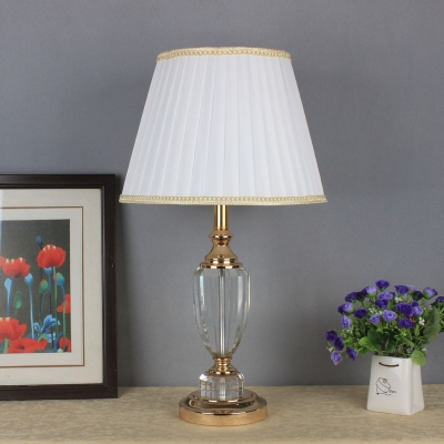 1 Head Living Room Desk Light Modern White Reading Lamp with Barrel Fabric Shade