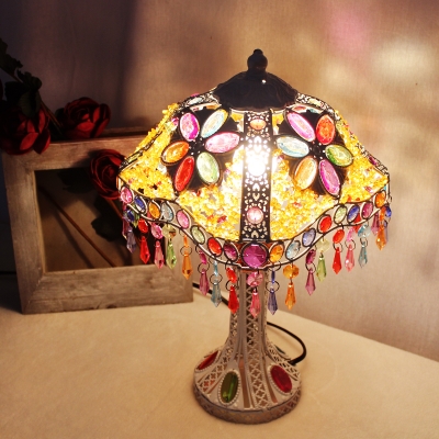 Bohemian Flared Small Desk Lamp Metal 1 Head Task Lighting in White/Yellow/Red with Carved Base