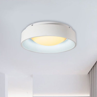 White Circular Flush Mount Lamp Simplicity Acrylic LED Ceiling Light Fixture for Living Room, 18