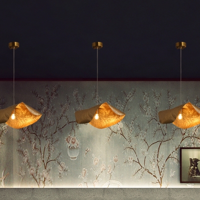 Minimalist Stylish Curled Leaf Pendant Metal 1-Light Dining Room Hanging Light in Brass