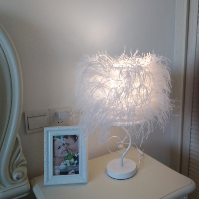 White Feather Desk Lighting Contemporary 1-Bulb Fabric Night Table Lamp with Crystal Ball Decor