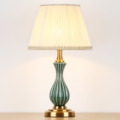 Ceramic Ribbed Vase Night Light Retro Single Bedroom Table Lamp with White Pleated/Braided Trim/Scalloped Lamp Shade
