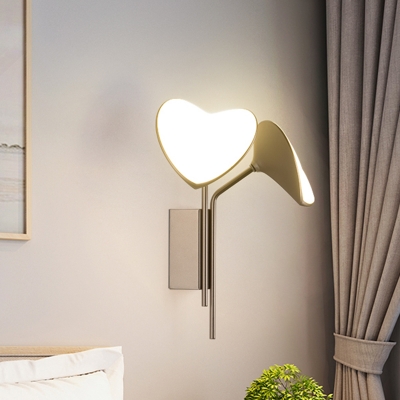 Metallic Leaf Shape Wall Lamp Modernism LED Gold Wall Mount Light Fixture for Bedside