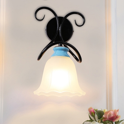 1 Light Metal Sconce Light Farmhouse Black/Gold Finish Twisted Indoor Wall Mount Lamp with Flower Ribbed Glass Shade
