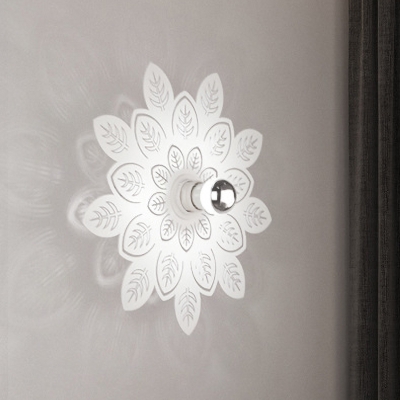 Iron Leaf Shaped Wall Mount Lighting Nordic 1 Light Wall Sconce Lamp in White for Bedroom