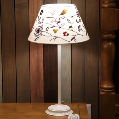 Conical Bedroom Table Light Romantic Pastoral Fabric 1-Head White Night Lighting with Flower Pattern