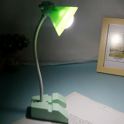 Green/Pink Frog/Pig Study Light Cartoon LED Plastic Reading Book Lamp with V-Shape Pedestal for Bedroom