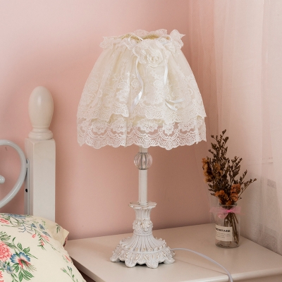 White Floral Night Lamp Pastoral Fabric 1 Head Bedroom Table Lighting with Lace Cover