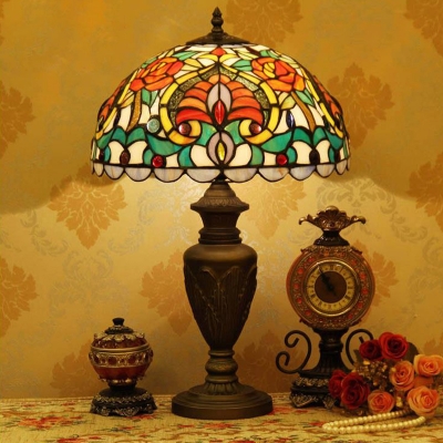 Scalloped Dome Shade Night Lamp 1-Light Beige/Orange Stained Glass Tiffany Table Light with Urn Base