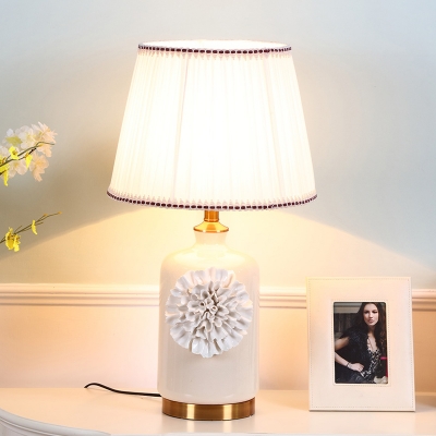 Ceramics White Finish Table Lamp Jar-Shape Single Bulb Traditional Desk Light with Coral Deco