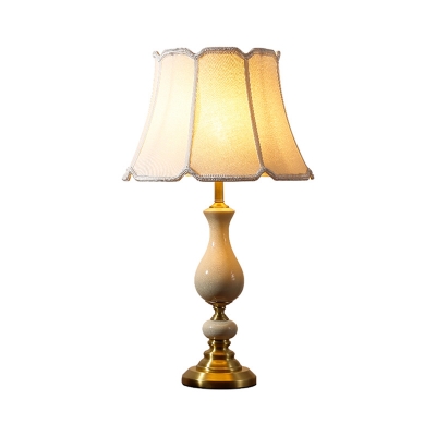 Fabric Scalloped Shade Table Lighting Traditional Parlour Night Stand Lamp in Gold