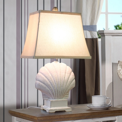 1 Light Fabric Nightstand Light Traditional Shell Shaped Ceramics Table Lamp in White/Green