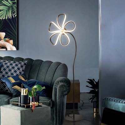 Flower-Pedal Living Room Floor Lighting Acrylic LED Modernist Stand Up Lamp in White/Black