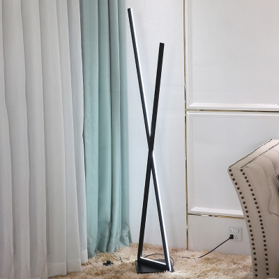 Crossing Line Standing Floor Light Metallic White/Black/Red Finish LED Floor Lamp in White/Warm Light for Living Room