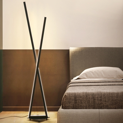 Crossing Line Standing Floor Light Metallic White/Black/Red Finish LED Floor Lamp in White/Warm Light for Living Room