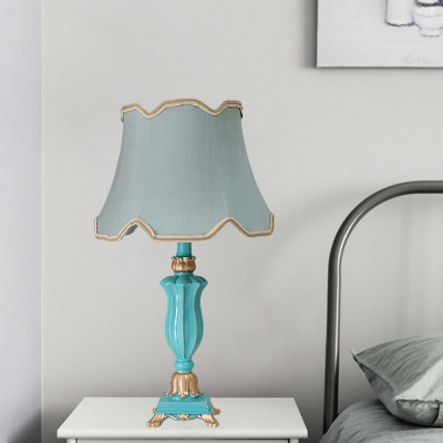 Single Night Lighting with Scalloped Shade Fabric Traditional Bedroom Resin Table Lamp in White/Blue