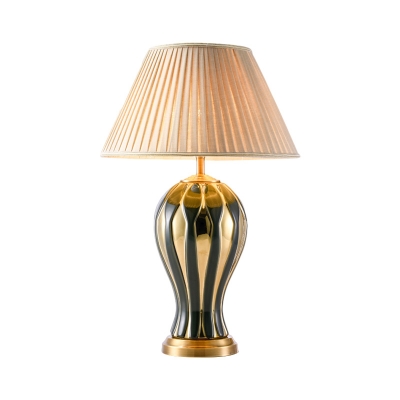1 Light Table Lighting Traditional Urn-Shape Ceramics Nightstand Lamp in Black and Gold with Cone Pleated Fabric Shade