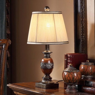 Single Table Lighting with Barrel Shade Pleated Fabric Traditional Drawing Room Desk Lamp in Brown