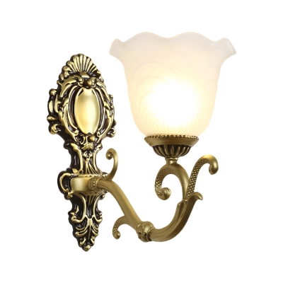 Ribbed Glass Brass/Beige Wall Light Scalloped 1 Head Traditional Wall Mounted Lamp with Curved Arm