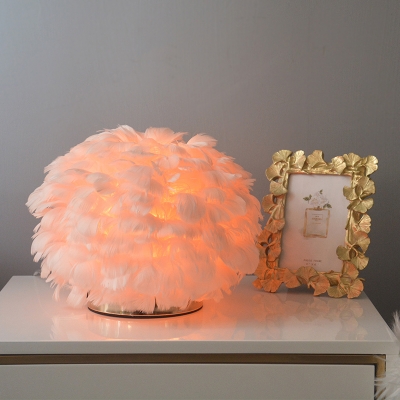 1 Head Bedroom Table Light Nordic White/Pink Nightstand Lighting with Round Feather Shade