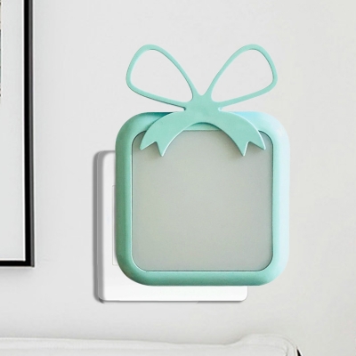 Smart Gift Shaped Plug in Night Lighting Macaron Plastic Corridor LED Wall Lamp in Blue/Pink