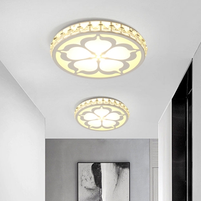 Round Flush Light Fixture Contemporary Crystal LED Corridor Ceiling Flush Mount with Flower Design in White/Gold