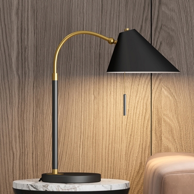 Metal Conical Desk Lighting Modernism 1-Head Night Table Lamp with Pull Chain in Black/White