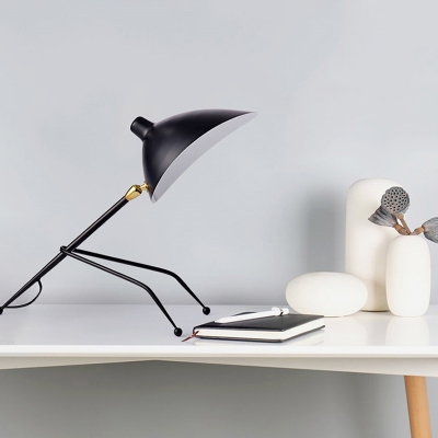 Modernism Chapeau Nightstand Lamp Metal 1-Head Workshop Table Lighting with Tri-Leg Design in Black