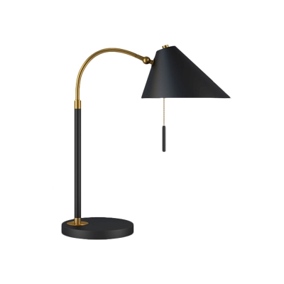 Metal Conical Desk Lighting Modernism 1-Head Night Table Lamp with Pull Chain in Black/White