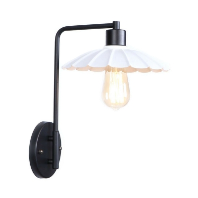 Single-Bulb Iron Wall Lamp Factory Black/White Scalloped/Cone/Saucer Wall Mounted Light with Right Angle Arm