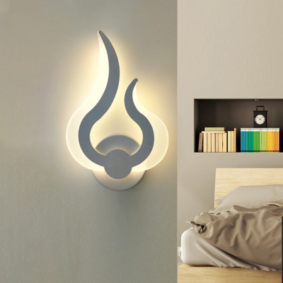 Minimalistic Seaweed Shaped Wall Light Kit Acrylic Living Room LED Sconce Lamp in Warm/White Light
