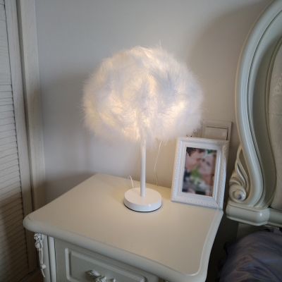 Simple Style Cloud Shaped Table Light Feather 1 Head Kids Room Nightstand Lamp in White