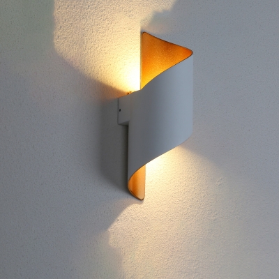 Aluminum Triangle Wall Mounted Light Simple Style Black/White and Gold Inner LED Sconce Lamp for Hallway