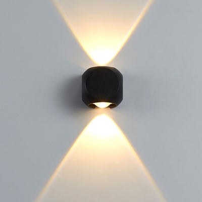 Simple Style 2/4-Bulb LED Wall Light Black/White Cubic Wall Washer Sconce with Metal Shade for Corridor