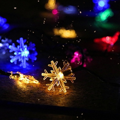 39.37/72.2/104.9ft Nordic Snowflake Solar Christmas Lighting Plastic 100/200/300 Bulbs Outdoor LED Light String in Clear, Warm/Multicolored Light