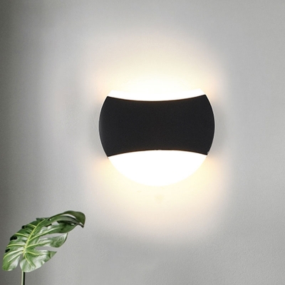 Minimalist Round/Irregular Wall Sconce Metallic Patio LED Wall Mount Lighting in Black, Warm/White Light