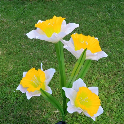 2 Pieces Daffodil Patio Stake Light Plastic 4-Light Rustic Solar Ground Lighting in White/Yellow/Orange