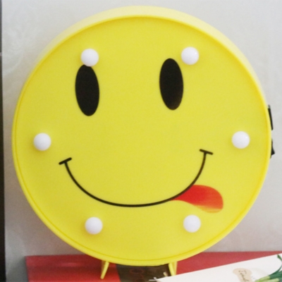 Funny Kids Face Expression Night Light Plastic Bedside Battery LED Wall Lamp in Yellow