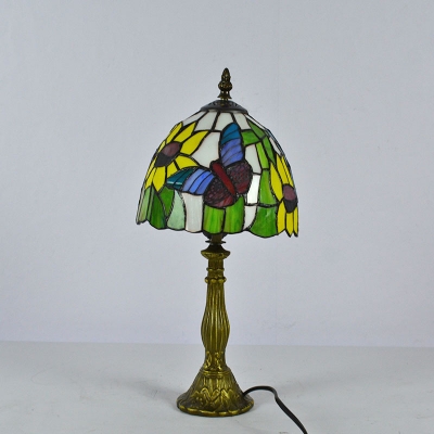 Tiffany-Style Flower/Butterfly Night Light Single-Bulb Stained Art Glass Table Lamp in Brass