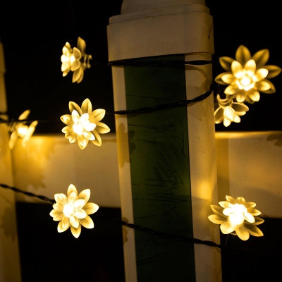 39.37/72.2/104.9ft Flower Plastic Solar LED Fairy Lamp Decorative 100/200/300 Heads Clear Festive Lighting in Warm/Multicolored Light