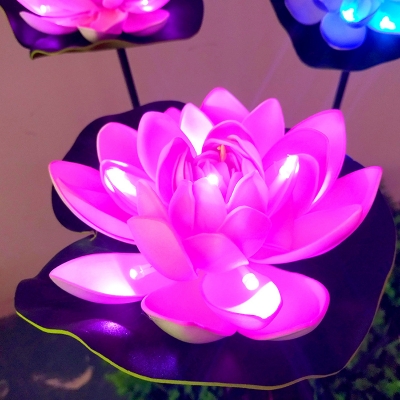 1 Piece Lotus Blossom LED Solar Lawn Lamp Modern Plastic Garden Stake Light in Blue/Red