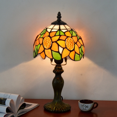 1 Bulb Shaded Nightstand Lamp Tiffany Bronze Hand-Crafted Patterned Glass Table Light