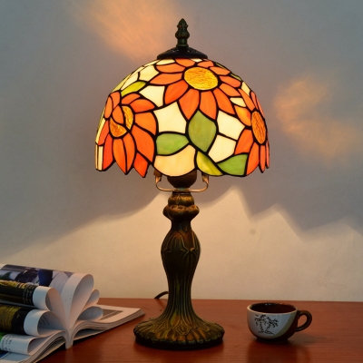 1-Light Living Room Table Lamp Tiffany Style Night Light with Dome Stained Art Glass Shade