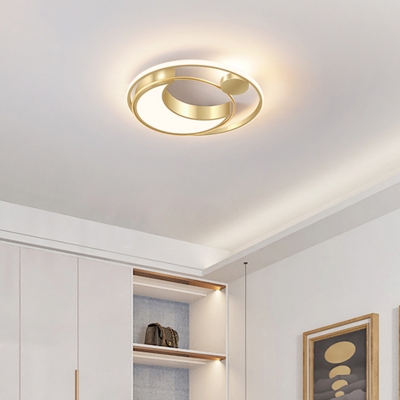 Crescent Flush Ceiling Light Contemporary Iron Bedroom LED Flush Mount Lighting Fixture in Gold