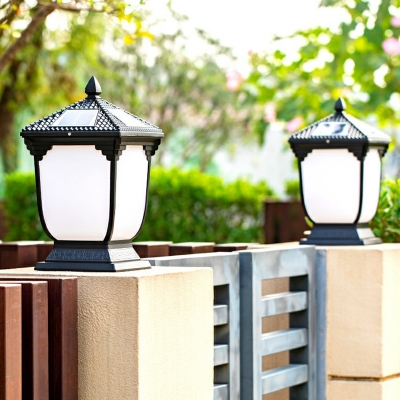 House Shaped LED Post Light Minimalist Metal Black Solar Street Lighting for Garden