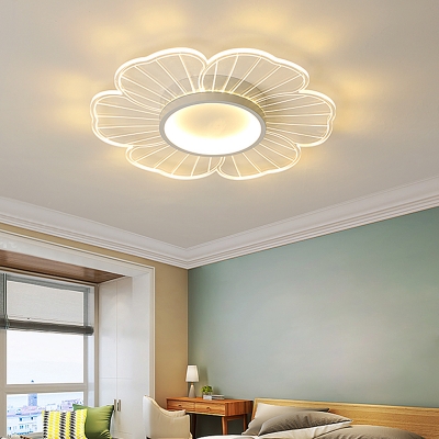 Flower LED Flush Mount Modern Acrylic Bedroom Flushmount Ceiling Lighting in Clear