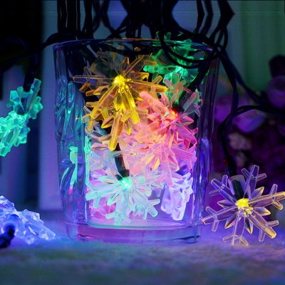 16.4ft Contemporary Snowflake Solar String Light Plastic 20 Bulbs Garden LED Fairy Lighting in White