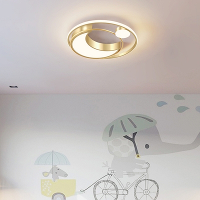 Crescent Flush Ceiling Light Contemporary Iron Bedroom LED Flush Mount Lighting Fixture in Gold